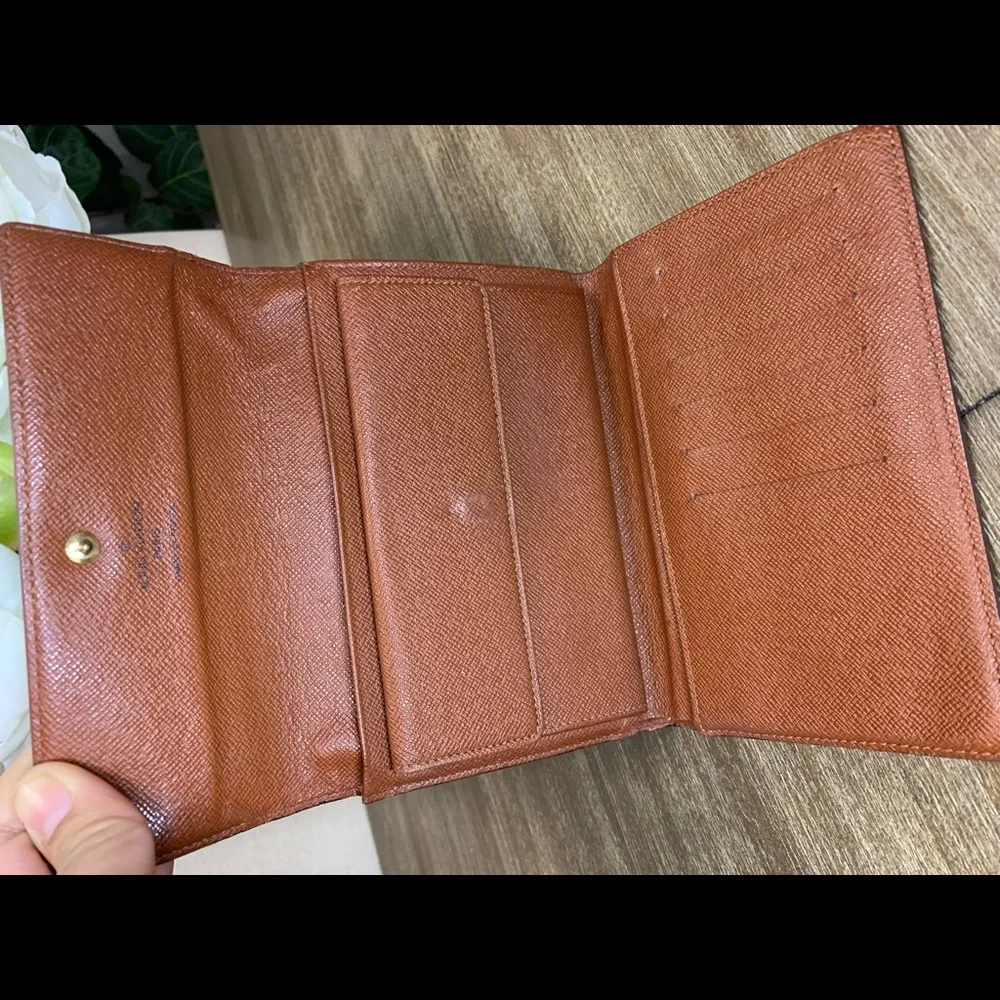 Authentic Louis Vuittton Mono Medium Wallet - Picture 9 of 16